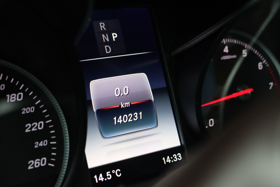 Mercedes-Benz GLC Coupé 300 4MATIC AMG Line | Dodehoekassistent | Camera | Multibeam LED | Stoelverwarming | Spoorpakket |  Leder | Zonnerollo's | Navigatie | Cruise Control |