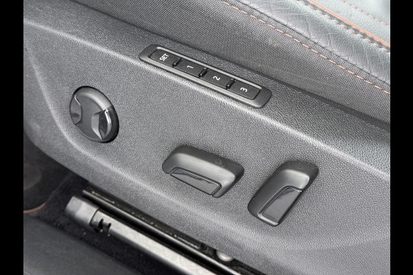 Škoda ENYAQ iV 80 SOH 93% Warmtepomp Panoramadak Leder Adap.Cruise Lmv 21" Elek.Stoel+Memory+Verwarmd Camera Apple Carplay Android Auto Pdc Privacy Glas Matrix-Led DAB Stuur+Achterbankverwarming Draadloze telefoonlader Keyless Dodehoek detectie Dealeronderhouden Origineel Nederlandse Auto Nieuwprijs €59.055,-