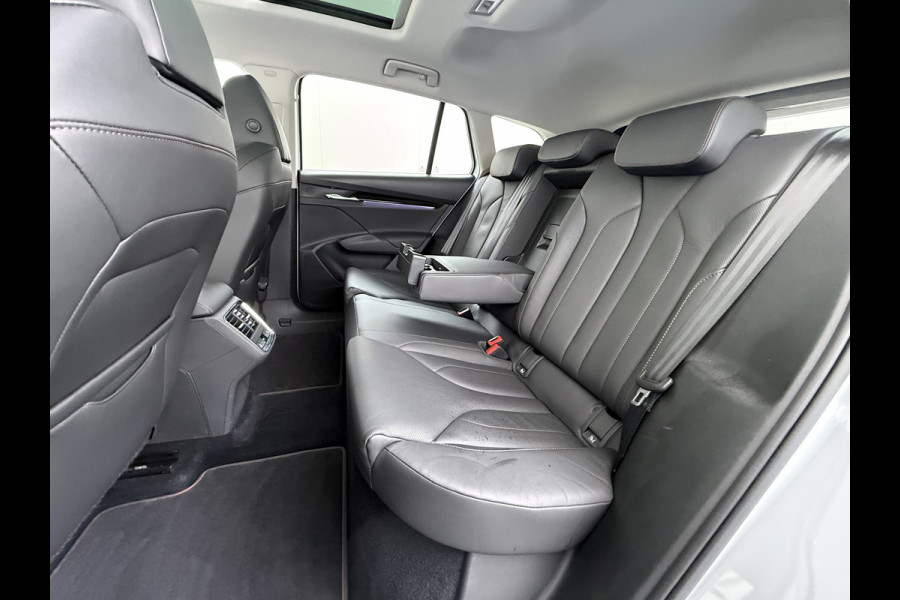 Škoda ENYAQ iV 80 SOH 93% Warmtepomp Panoramadak Leder Adap.Cruise Lmv 21" Elek.Stoel+Memory+Verwarmd Camera Apple Carplay Android Auto Pdc Privacy Glas Matrix-Led DAB Stuur+Achterbankverwarming Draadloze telefoonlader Keyless Dodehoek detectie Dealeronderhouden Origineel Nederlandse Auto Nieuwprijs €59.055,-