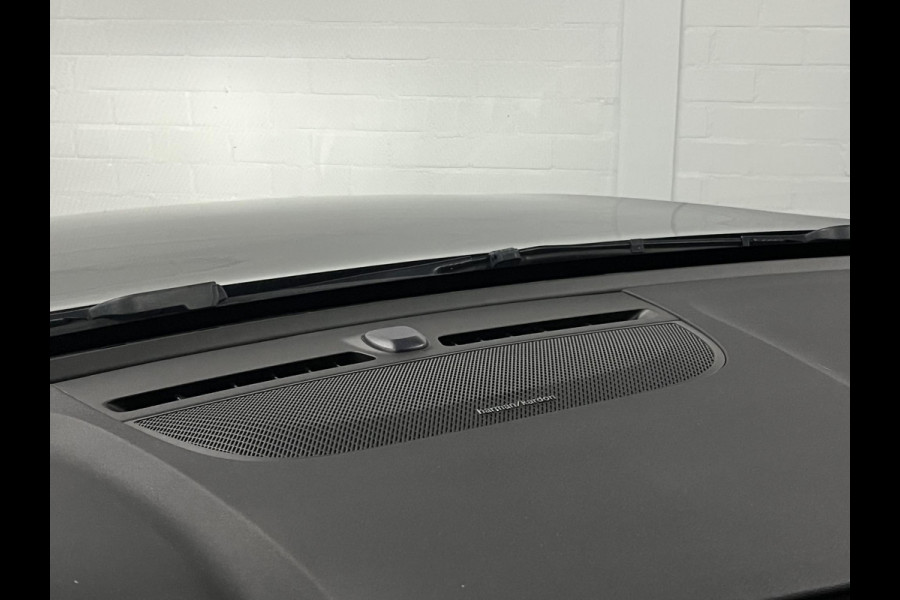 Volvo XC40 1.5 T5 Plug-in hybrid Ultimate Dark Open dak | Adapt. cruise | 360 camera | Stuur-/stoelverwarming | Harman/Kardon | Carplay