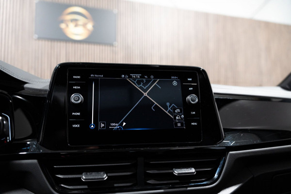 Volkswagen T-Roc 1.5 TSI R-Line IQ DSG PANO CAMERA