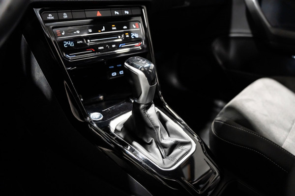 Volkswagen T-Roc 1.5 TSI R-Line IQ DSG PANO CAMERA