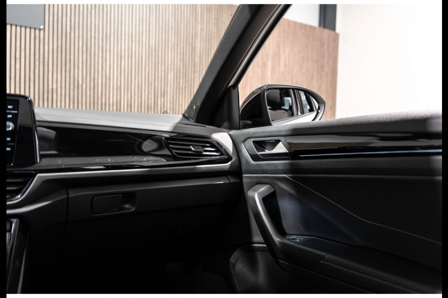 Volkswagen T-Roc 1.5 TSI R-Line IQ DSG PANO CAMERA