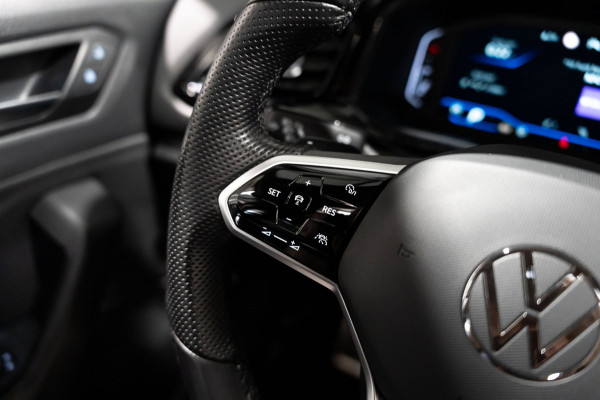 Volkswagen T-Roc 1.5 TSI R-Line IQ DSG PANO CAMERA