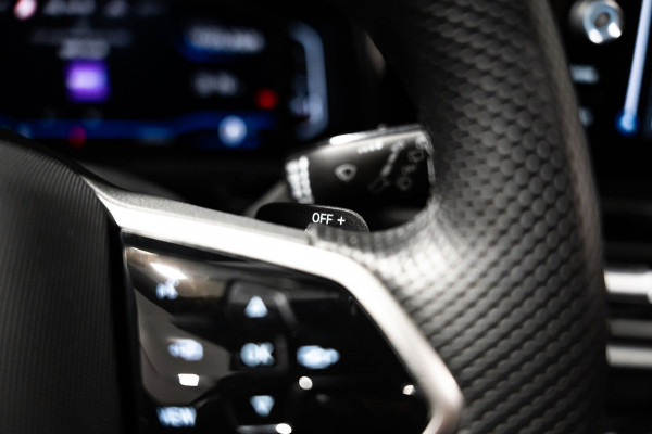 Volkswagen T-Roc 1.5 TSI R-Line IQ DSG PANO CAMERA