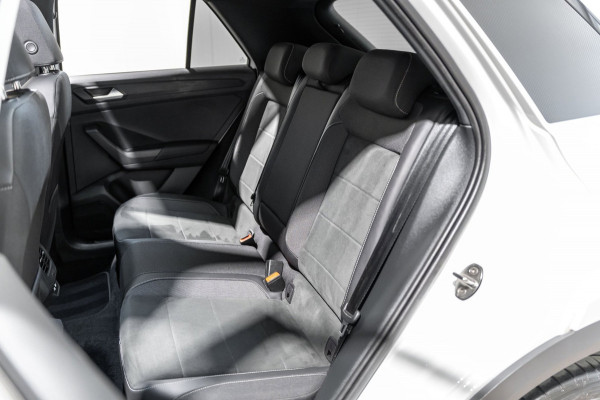 Volkswagen T-Roc 1.5 TSI R-Line IQ DSG PANO CAMERA