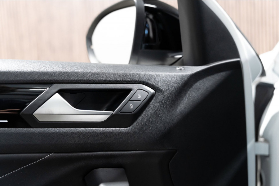 Volkswagen T-Roc 1.5 TSI R-Line IQ DSG PANO CAMERA