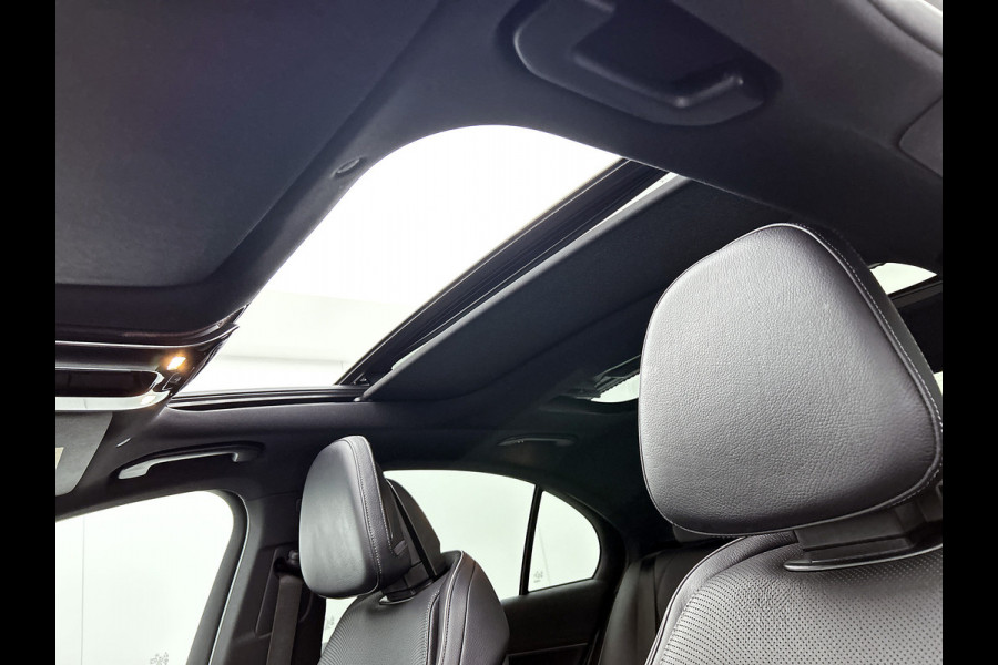 Mercedes-Benz E-Klasse 300 e AMG Plug-In Hybride AMG Line | Panoramadak | Widescreen Dashboard | Burmester® 4D surround sound system | Digil Licht. Inclusief 24 maanden Mercedes-Benz Certified garantie voor Europa.