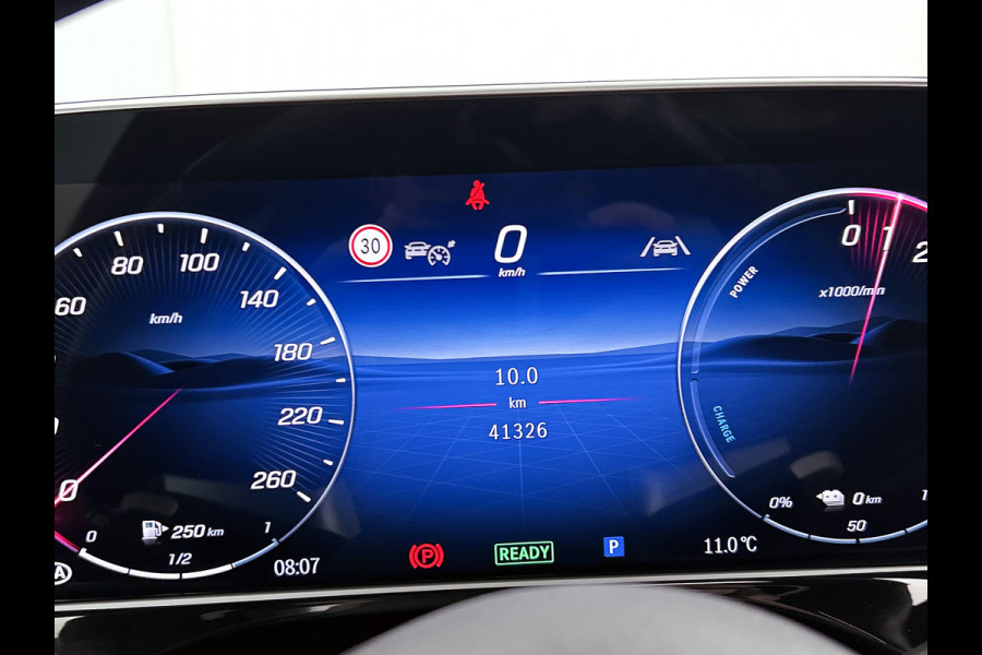 Mercedes-Benz E-Klasse 300 e AMG Plug-In Hybride AMG Line | Panoramadak | Widescreen Dashboard | Burmester® 4D surround sound system | Digil Licht. Inclusief 24 maanden Mercedes-Benz Certified garantie voor Europa.