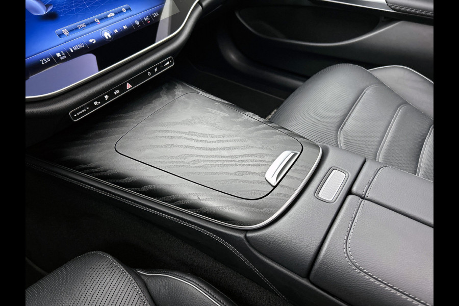 Mercedes-Benz E-Klasse 300 e AMG Plug-In Hybride AMG Line | Panoramadak | Widescreen Dashboard | Burmester® 4D surround sound system | Digil Licht. Inclusief 24 maanden Mercedes-Benz Certified garantie voor Europa.