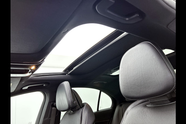 Mercedes-Benz E-Klasse 300 e AMG Plug-In Hybride AMG Line | Panoramadak | Widescreen Dashboard | Burmester® 4D surround sound system | Digil Licht. Inclusief 24 maanden Mercedes-Benz Certified garantie voor Europa.