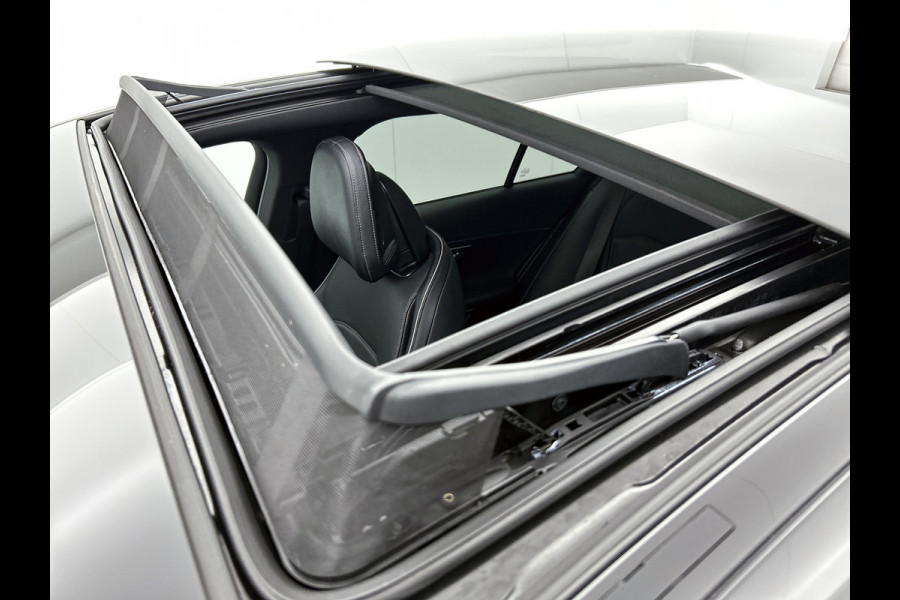 Mercedes-Benz E-Klasse 300 e AMG Plug-In Hybride AMG Line | Panoramadak | Widescreen Dashboard | Burmester® 4D surround sound system | Digil Licht. Inclusief 24 maanden Mercedes-Benz Certified garantie voor Europa.