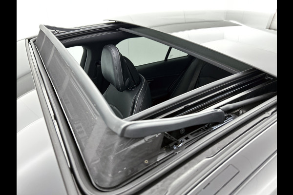 Mercedes-Benz E-Klasse 300 e AMG Plug-In Hybride AMG Line | Panoramadak | Widescreen Dashboard | Burmester® 4D surround sound system | Digil Licht. Inclusief 24 maanden Mercedes-Benz Certified garantie voor Europa.