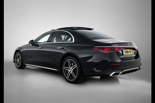 Mercedes-Benz E-Klasse 300 e AMG Plug-In Hybride AMG Line | Panoramadak | Widescreen Dashboard | Burmester® 4D surround sound system | Digil Licht. Inclusief 24 maanden Mercedes-Benz Certified garantie voor Europa.