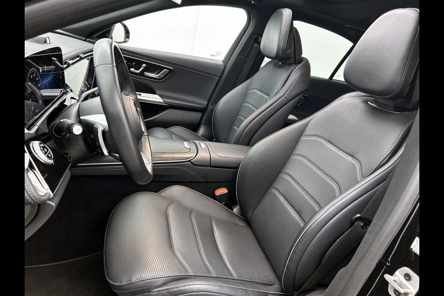 Mercedes-Benz E-Klasse 300 e AMG Plug-In Hybride AMG Line | Panoramadak | Widescreen Dashboard | Burmester® 4D surround sound system | Digil Licht. Inclusief 24 maanden Mercedes-Benz Certified garantie voor Europa.