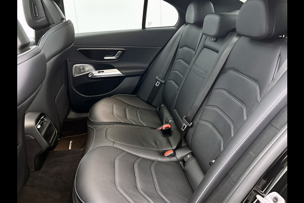Mercedes-Benz E-Klasse 300 e AMG Plug-In Hybride AMG Line | Panoramadak | Widescreen Dashboard | Burmester® 4D surround sound system | Digil Licht. Inclusief 24 maanden Mercedes-Benz Certified garantie voor Europa.