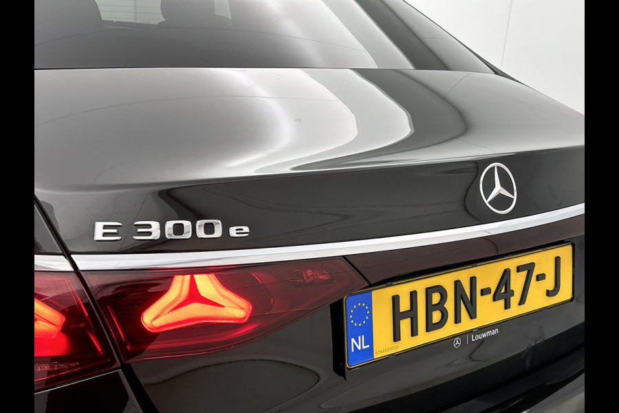 Mercedes-Benz E-Klasse 300 e AMG Plug-In Hybride AMG Line | Panoramadak | Widescreen Dashboard | Burmester® 4D surround sound system | Digil Licht. Inclusief 24 maanden Mercedes-Benz Certified garantie voor Europa.