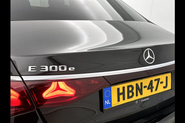 Mercedes-Benz E-Klasse 300 e AMG Plug-In Hybride AMG Line | Panoramadak | Widescreen Dashboard | Burmester® 4D surround sound system | Digil Licht. Inclusief 24 maanden Mercedes-Benz Certified garantie voor Europa.
