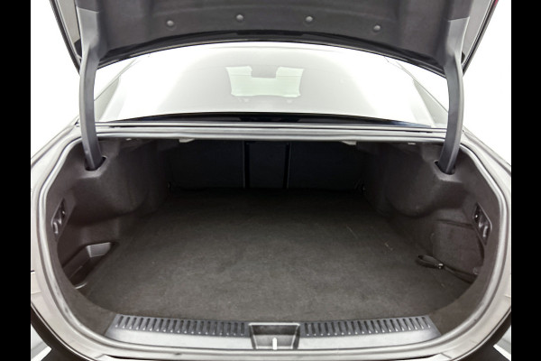 Mercedes-Benz E-Klasse 300 e AMG Plug-In Hybride AMG Line | Panoramadak | Widescreen Dashboard | Burmester® 4D surround sound system | Digil Licht. Inclusief 24 maanden Mercedes-Benz Certified garantie voor Europa.