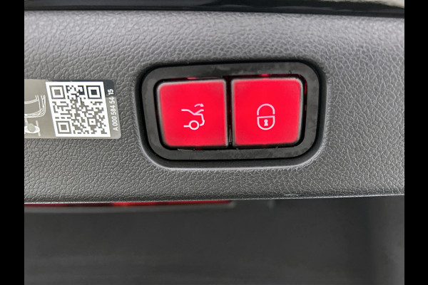 Mercedes-Benz E-Klasse 300 e AMG Plug-In Hybride AMG Line | Panoramadak | Widescreen Dashboard | Burmester® 4D surround sound system | Digil Licht. Inclusief 24 maanden Mercedes-Benz Certified garantie voor Europa.