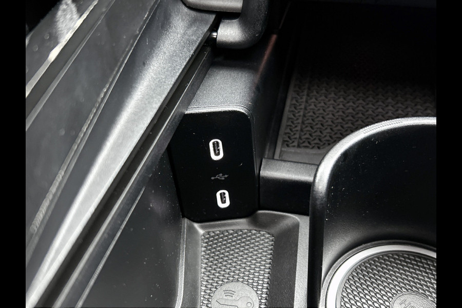 Mercedes-Benz E-Klasse 300 e AMG Plug-In Hybride AMG Line | Panoramadak | Widescreen Dashboard | Burmester® 4D surround sound system | Digil Licht. Inclusief 24 maanden Mercedes-Benz Certified garantie voor Europa.