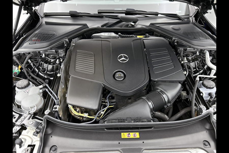 Mercedes-Benz E-Klasse 300 e AMG Plug-In Hybride AMG Line | Panoramadak | Widescreen Dashboard | Burmester® 4D surround sound system | Digil Licht. Inclusief 24 maanden Mercedes-Benz Certified garantie voor Europa.