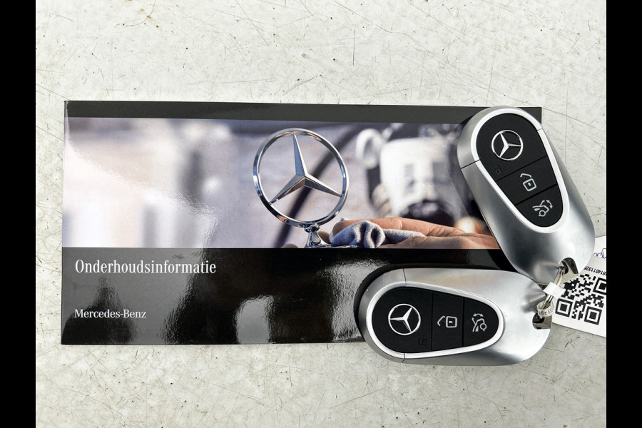 Mercedes-Benz E-Klasse 300 e AMG Plug-In Hybride AMG Line | Panoramadak | Widescreen Dashboard | Burmester® 4D surround sound system | Digil Licht. Inclusief 24 maanden Mercedes-Benz Certified garantie voor Europa.