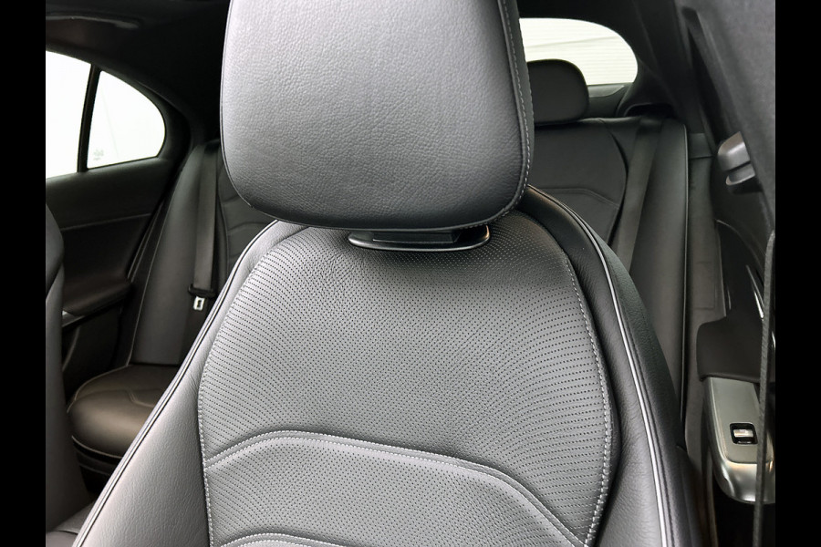 Mercedes-Benz E-Klasse 300 e AMG Plug-In Hybride AMG Line | Panoramadak | Widescreen Dashboard | Burmester® 4D surround sound system | Digil Licht. Inclusief 24 maanden Mercedes-Benz Certified garantie voor Europa.