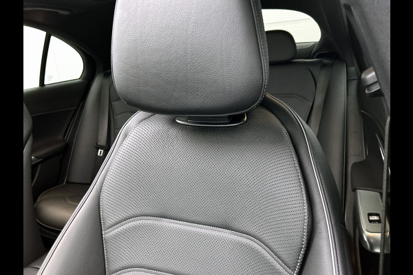 Mercedes-Benz E-Klasse 300 e AMG Plug-In Hybride AMG Line | Panoramadak | Widescreen Dashboard | Burmester® 4D surround sound system | Digil Licht. Inclusief 24 maanden Mercedes-Benz Certified garantie voor Europa.