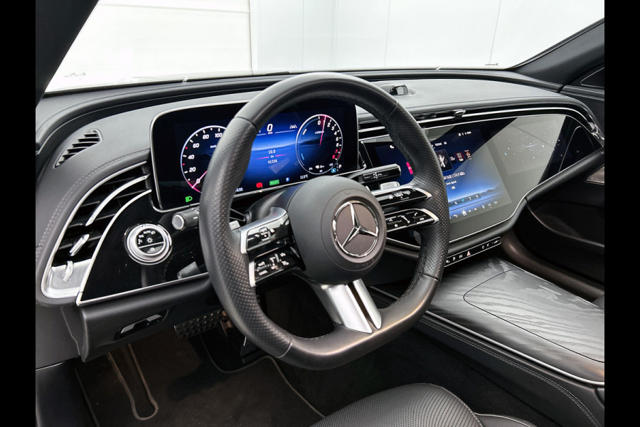 Mercedes-Benz E-Klasse 300 e AMG Plug-In Hybride AMG Line | Panoramadak | Widescreen Dashboard | Burmester® 4D surround sound system | Digil Licht. Inclusief 24 maanden Mercedes-Benz Certified garantie voor Europa.
