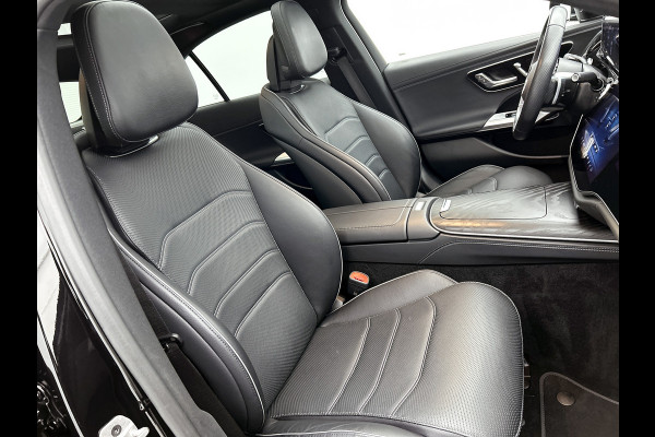 Mercedes-Benz E-Klasse 300 e AMG Plug-In Hybride AMG Line | Panoramadak | Widescreen Dashboard | Burmester® 4D surround sound system | Digil Licht. Inclusief 24 maanden Mercedes-Benz Certified garantie voor Europa.