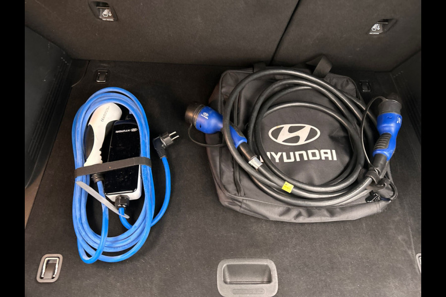Hyundai Kona EV Premium 64 kWh | Leder | Camera | Stoelverwarming/Koeling | Origineel NL