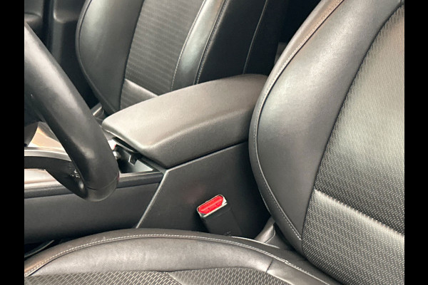 Hyundai Kona EV Premium 64 kWh | Leder | Camera | Stoelverwarming/Koeling | Origineel NL