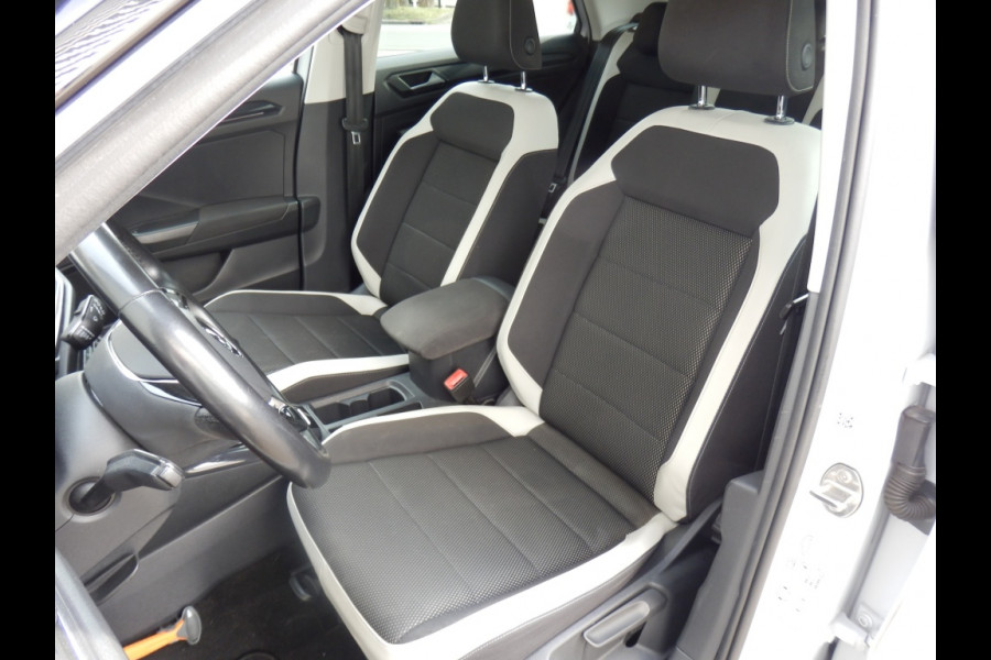 Volkswagen T-Roc 1.5 TSI 150PK | Sport | Clima | ParkPilot |
