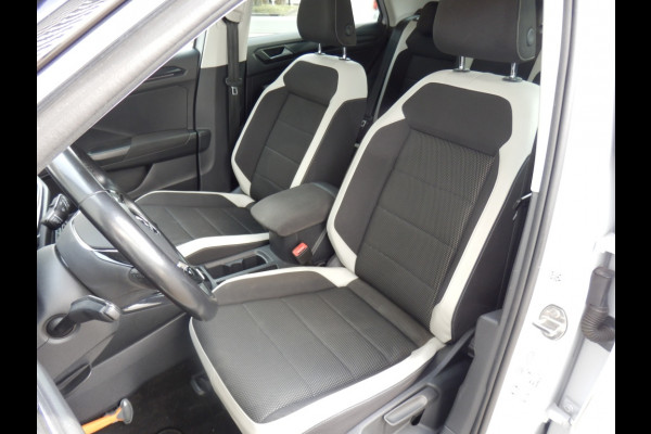 Volkswagen T-Roc 1.5 TSI 150PK | Sport | Clima | ParkPilot |