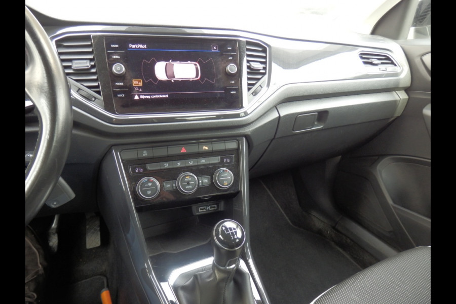 Volkswagen T-Roc 1.5 TSI 150PK | Sport | Clima | ParkPilot |