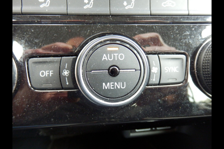 Volkswagen T-Roc 1.5 TSI 150PK | Sport | Clima | ParkPilot |