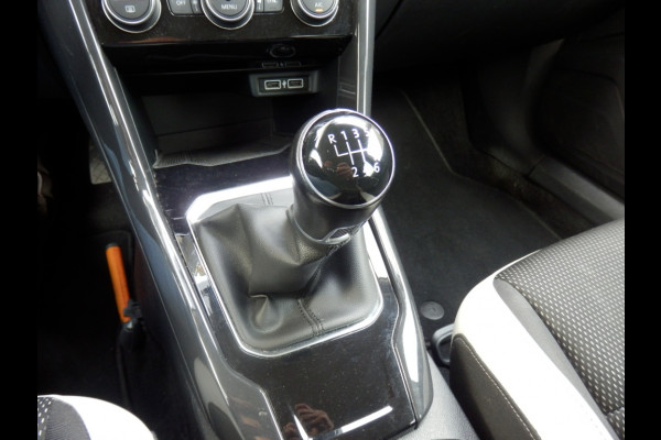 Volkswagen T-Roc 1.5 TSI 150PK | Sport | Clima | ParkPilot |