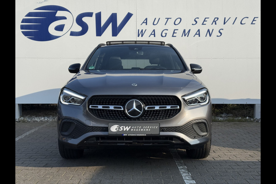 Mercedes-Benz GLA 200 Luxury Line | Trekhaak | Pano | Ambient Light | Camera | 18 inch