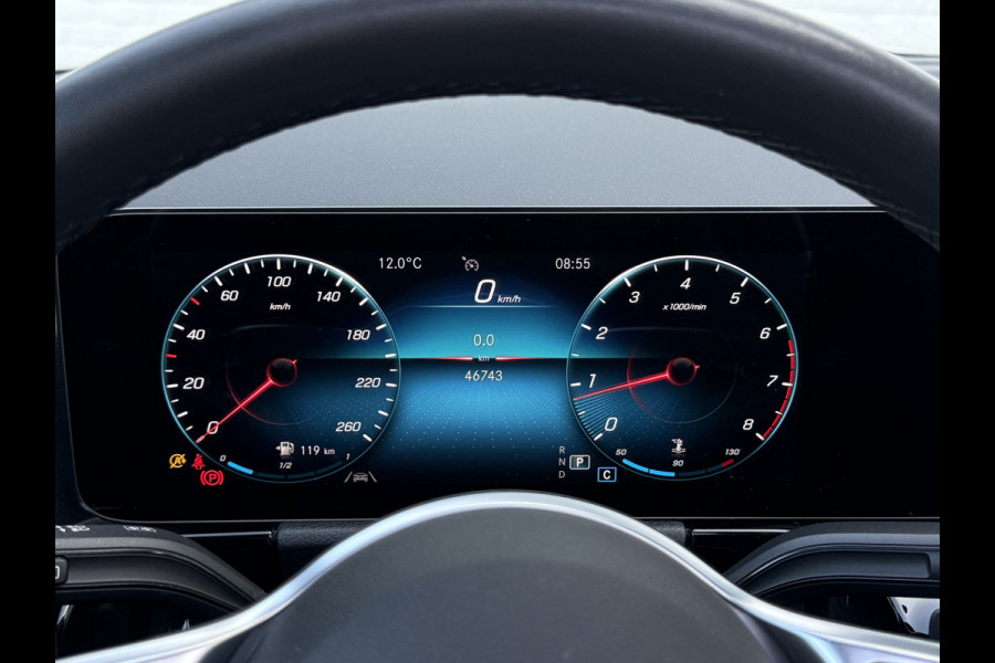 Mercedes-Benz GLA 200 Luxury Line | Trekhaak | Pano | Ambient Light | Camera | 18 inch