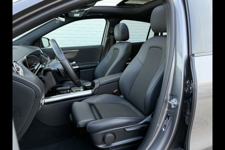 Mercedes-Benz GLA 200 Luxury Line | Trekhaak | Pano | Ambient Light | Camera | 18 inch