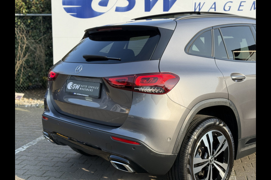 Mercedes-Benz GLA 200 Luxury Line | Trekhaak | Pano | Ambient Light | Camera | 18 inch