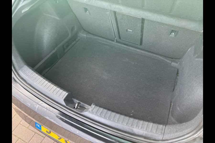 Seat Leon 1.5 TSi 150pk FR Launch Edition CAMERA/KEYLESS/CARPLAY/ADAPT/CRUISE/PDC/18INCH