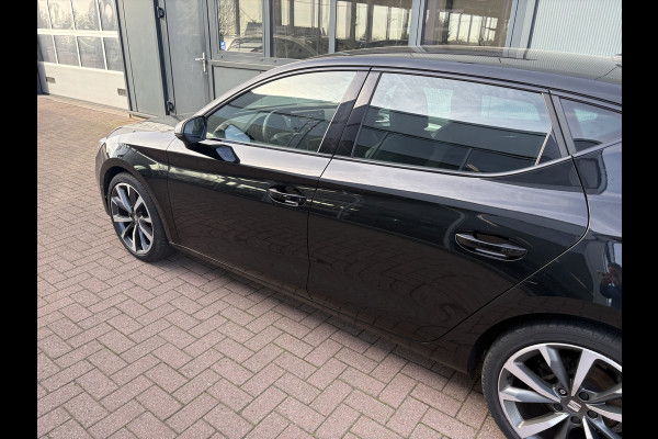 Seat Leon 1.5 TSi 150pk FR Launch Edition CAMERA/KEYLESS/CARPLAY/ADAPT/CRUISE/PDC/18INCH