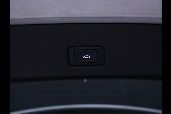 Audi Q4 e-tron 40 Advanced edition 77 kWh [TREKHAAK, ADAPTIVE CRUISE CONTROL, APPLE CARPLAY, ANDROID AUTO, PDC ACHTER, STOELVERWARMING, ELEKTRISCHE ACHTERKLEP, NIEUWSTAAT]