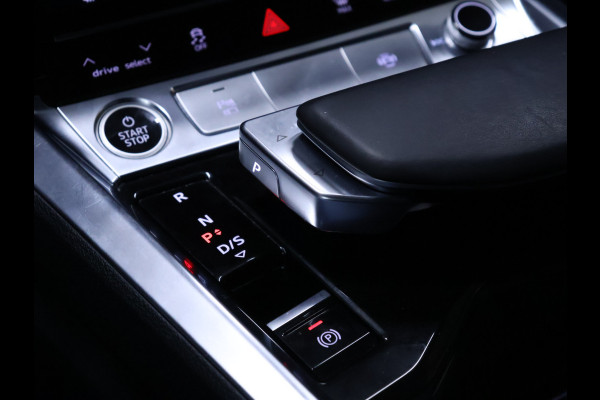 Audi e-tron 55 quattro Business edition 95 kWh [LUCHTVERING, MEMORY SEATS, CRUISE CONTROL, BLUETOOTH TELEFOON, ACHTERUITRIJCAMERA, PDC V+A, STOELVERWARMING, NIEUWSTAAT]