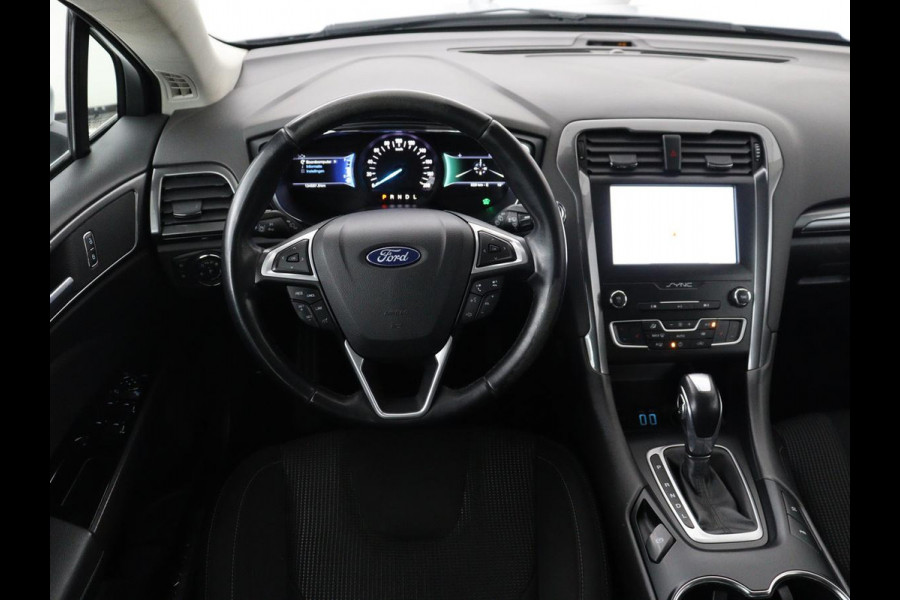 Ford Mondeo 2.0 IVCT HEV Titanium | Stoelverwarming | Carplay | Keyless | Navigatie | Verwarmde voorruit | Parkeerhulp | DAB | Climate control | Cruise control