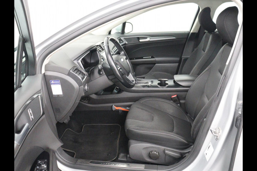 Ford Mondeo 2.0 IVCT HEV Titanium | Stoelverwarming | Carplay | Keyless | Navigatie | Verwarmde voorruit | Parkeerhulp | DAB | Climate control | Cruise control