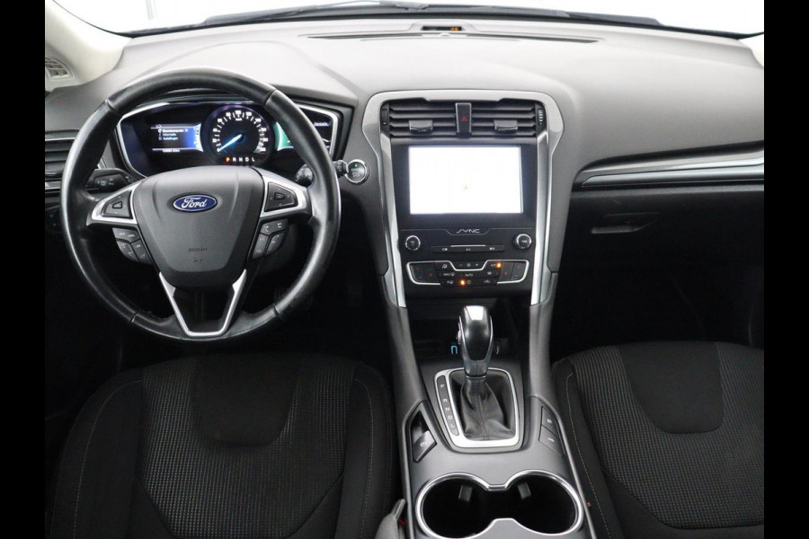 Ford Mondeo 2.0 IVCT HEV Titanium | Stoelverwarming | Carplay | Keyless | Navigatie | Verwarmde voorruit | Parkeerhulp | DAB | Climate control | Cruise control
