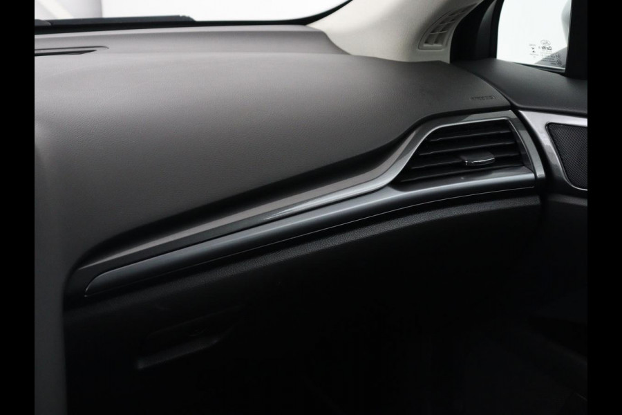 Ford Mondeo 2.0 IVCT HEV Titanium | Stoelverwarming | Carplay | Keyless | Navigatie | Verwarmde voorruit | Parkeerhulp | DAB | Climate control | Cruise control